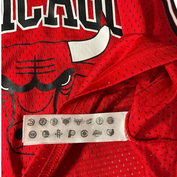 Chicago Bulls Women’s Cropped Jersey Size XL New Without Tag NBA Ultra Game Red - Picture 9 of 16